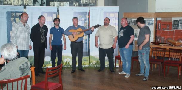 Грузіны выконваюць песьні, якія так падабаліся Купалу